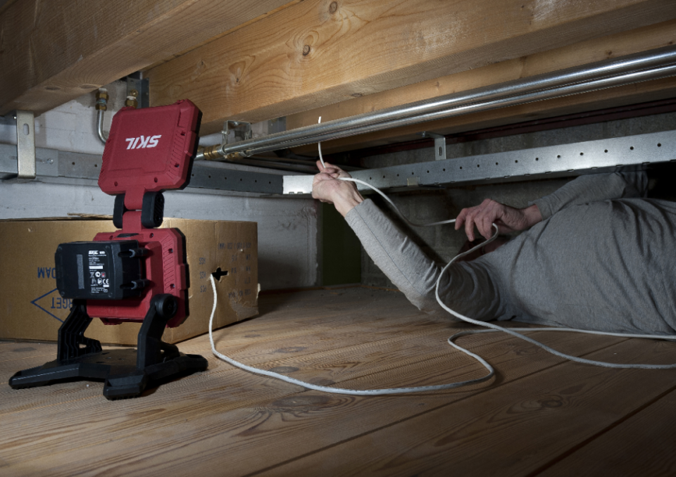SKIL POWERTOOLS 3157CA AKÜLÜ ÇİFT KAFALI LED IŞIK 1800 LÜMEN