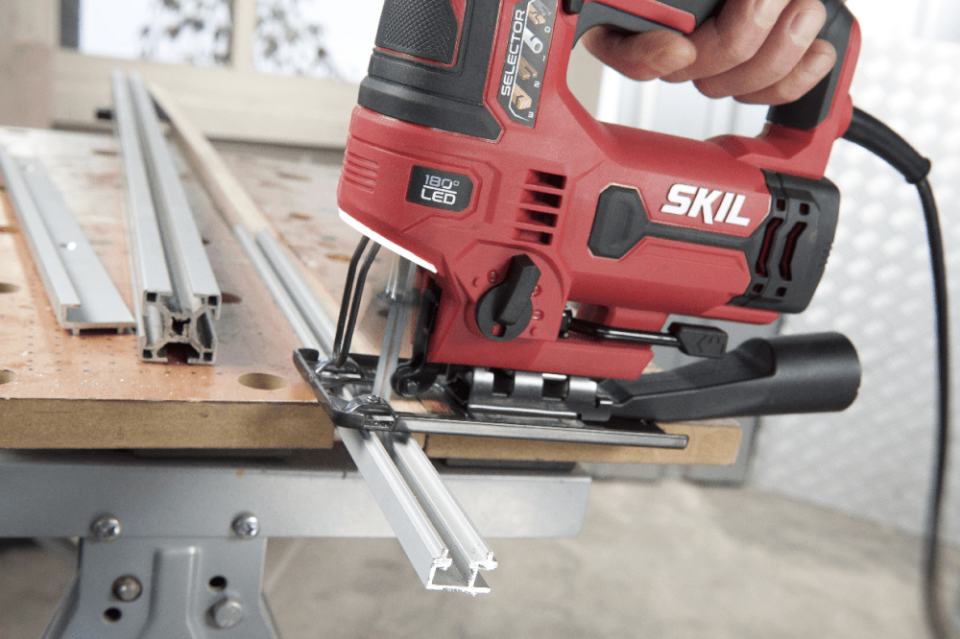 SKIL 4531GA DEKUPAJ TESTERE 680W ÇANTALI