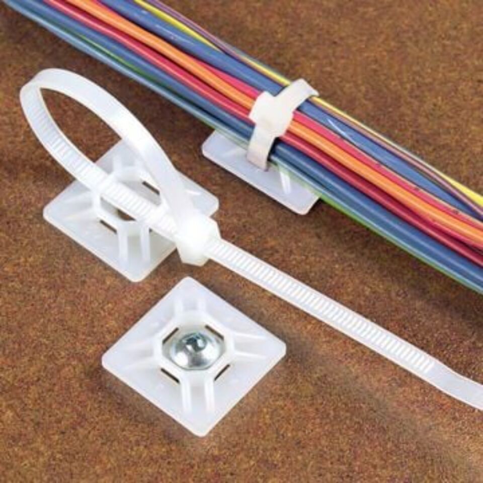 Tork Yapışkanlı Kroşe Beyaz 28x28 Mm (100 Ad.)