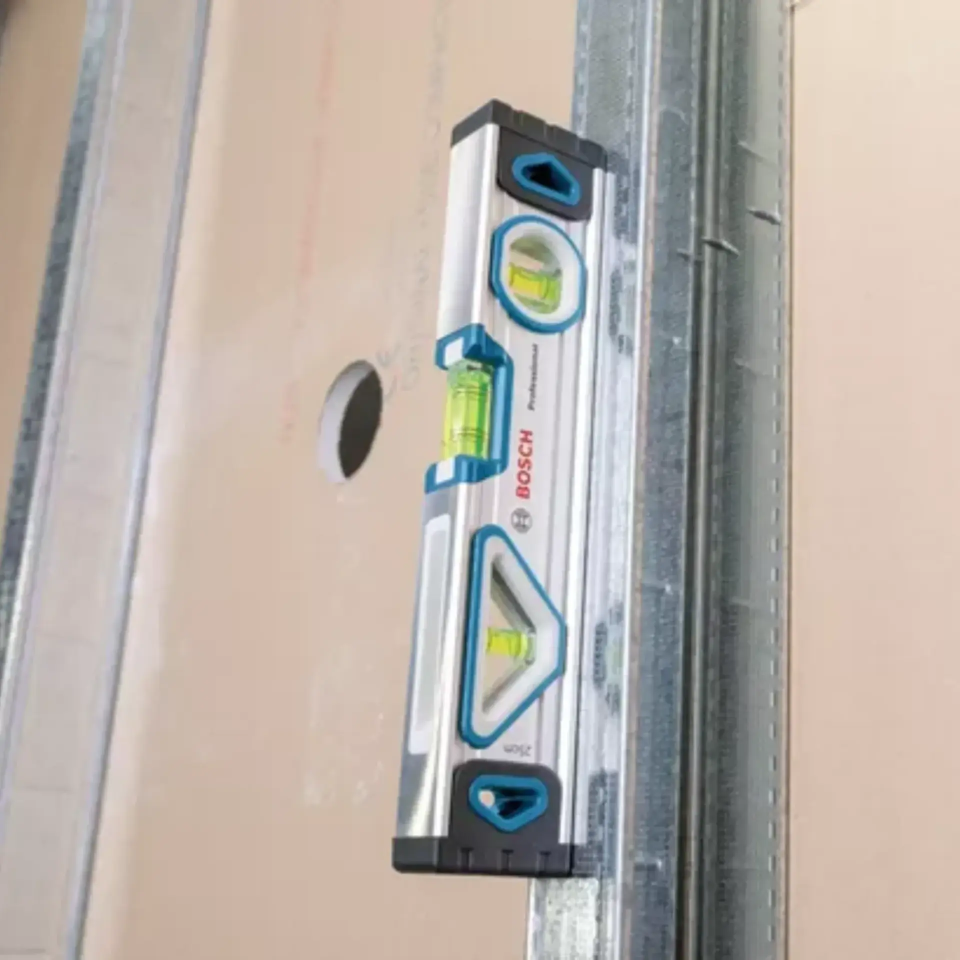 Bosch Mıknatıslı Mini Su Terazisi 25 Cm 1600a016bn